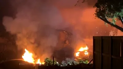 Avion prăbușit într-un cartier de locuințe din San Diego. 15 case au luat foc după impact: „Un câmp extins de moloz”