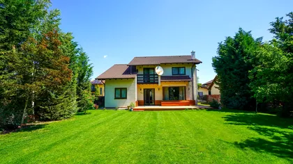 O casă banală lângă București, 450.000 de euro. Culmea bulei imobiliare din Corbeanca