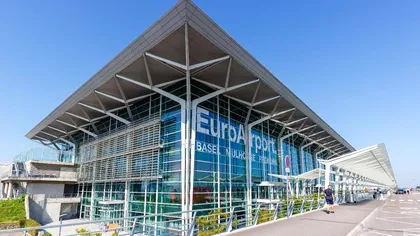 Aterizezi în trei țări deodată: aeroportul european care sfidează granițele