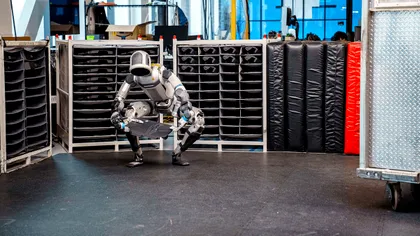 Roboții iau locul lucrătorilor umani într-o fabrică Hyundai. Pentru cine este aceasta o veste proastă, pentru cine una bună