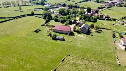 Un cuplu a cumpărat un „sat” francez la prețul unui apartament în România. În țara lor nici nu s-ar fi apropiat cu banii aceștia