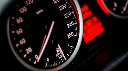 Viteza maximă ideală cu care să conduci pe un drum național. Consumul de carburant scade cu 30%