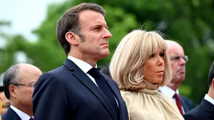 Brigitte Macron, surprinsă din nou de camerele de filmat. Ce gest a făcut când a ajuns lângă Emmanuel Macron. Reacția președintelui