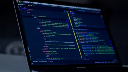 Când codul înlocuiește legea: cine face justiția digitală?