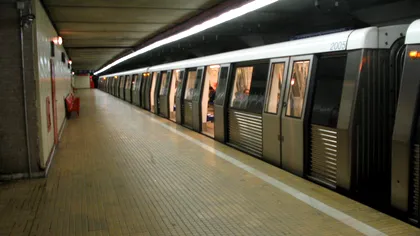 Circulația la metrou, oprită, marți dimineața. O femeie s-ar fi aruncat în fața trenului. Primele informații de la fața locului