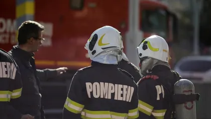Incendiu puternic la un bloc din București. Zeci de oameni, evacuați, pompierii intervin de urgență în Ferentari