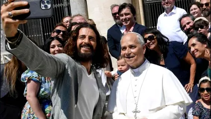 Ce a ieșit după ce Papa Leon l-a întâlnit pe Isus din „Alesul”, în mijlocul Pieței Vaticanului