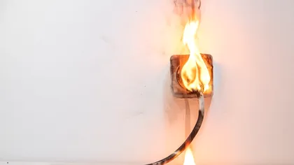 Pericol ascuns în bucătărie: acest aparat provoacă cele mai multe incendii vara. Nu-l lăsa în priză