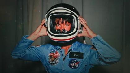 Sally Ride, o stea printre stele – INTERVIU cu Tam O’Shaughnessy, partenera de viață a primei femei americane în spațiu. Când vezi serialul dedicat lui Sally, pe National Geographic