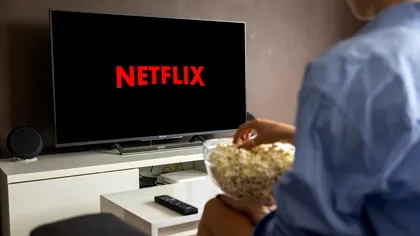 Detectivi cu glume bune și mustăți și mai bune: Comedia de pe Netflix care te prinde fără să vrei