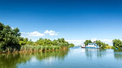 Noua destinație ieftină unde marea e limpede ca-n Grecia. Românii se înghesuie în 2025