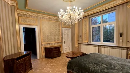 Vila interbelică în care a trăit Victor Babeș, la vânzare. Ai crede că e palat pe interior
