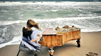 Cum poți vindeca o amintire dureroasă legată de o melodie. Nu te feri s-o mai asculți, transform-o într-o experiență mai bună, spun experții