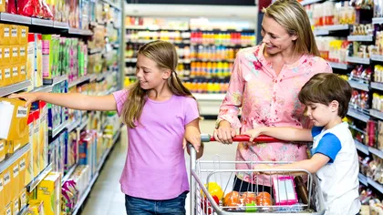 Rafturile cu produse locale româneşti în supermarketuri, o variantă de a ajuta economia ţării. Europenii fac asta de ani de zile