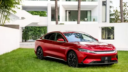 S-a întors roata, constructorii auto europeni fură rețeta de la chinezi. Cum au ajuns Renault, Volkswagen, Nissan și Stellantis să nu mai facă mașini ca pe vremuri