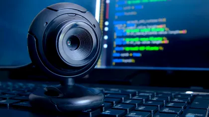 Da, camera ta poate fi spionată. Iată cum te poți proteja inteligent