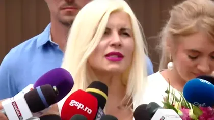 Gestul făcut de deţinutele din Penitenciarul Târgșor pentru Elena Udrea, la ieşirea din închisoare. Fostul ministru a avut lacrimi în ochi