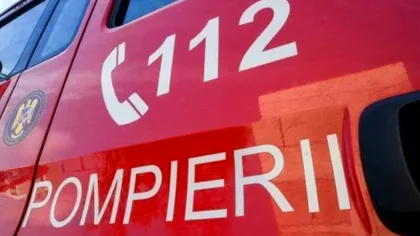 Incendiu de proporţii la o cabană turistică din Plaiul Foii, Zărneşti. Întreaga construcție este cuprinsă de flăcări