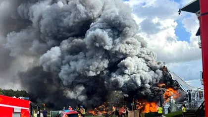 Incendiu de proporții la festivalul Tomorrowland, unde sunt aşteptate sute de mii de persoane. Scena principală a fost distrusă de flăcări