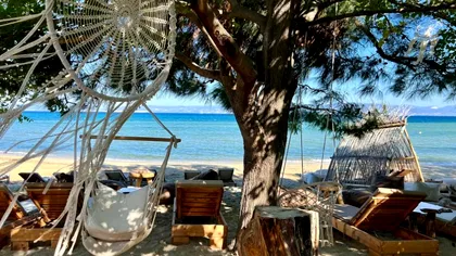 Cât a plătit o familie de români pentru souvlaki, pizza, cafea, Aperol, bere şi multe altele la Papu Beach, în Thassos? „Comparaţia cu România nu îşi are rostul”