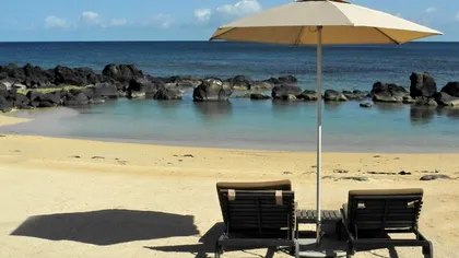 Plaja superbă din România unde ai şezlong gratuit dacă faci consumaţie de 50 de lei. Sistemul preluat de la greci are mare succes