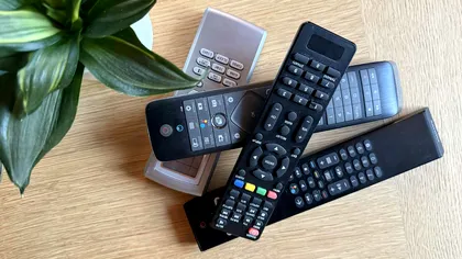 Telecomanda veche din sertar e o comoară ascunsă. Nu o arunca, iată ce poți face cu ea și cum funcționează reciclarea creativă