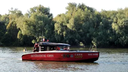 Accident grav în Tulcea: o ambarcațiune cu 12 persoane la bord a intrat în mal. Pompierii militari au fost mobilizați la fața locului