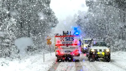 Fenomen rar în Australia: Cel mai gros strat de zăpadă din ultimele decenii a blocat drumuri și a lăsat locuințe fără curent