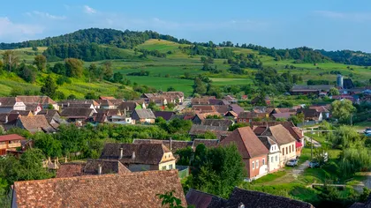 Cât va plăti un român cu casă la țară impozit pe proprietate, după majorarea taxelor. Cu cât se mărește suma