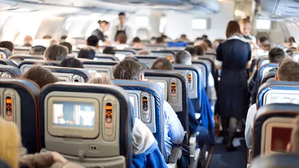 Ce a pățit o româncă într-un avion plin de conaționali. Experiența i-a lăsat un gust amar: „Își iau țara înapoi doar când vor”