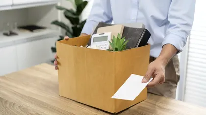 Guvernul pregătește noi concedieri masive: 40.000 de posturi din administrație vor dispărea