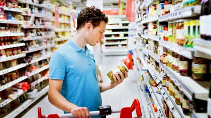 Noi produse alimentare suspectate de botulism, retrase urgent de pe piață în Italia. Autoritățile reacționează după moartea a două persoane și internarea altor 14