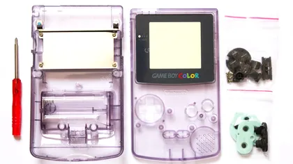 O femeie pasionată de personalizări și inginerie a creat un Game Boy complet transparent. Cum a reușit să facă această operă de artă colecționabilă