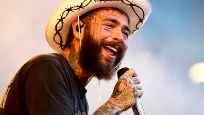 Post Malone, apariție inedită în centrul Clujului înainte de Untold. Ținută de cowboy și whiskey cu localnicii