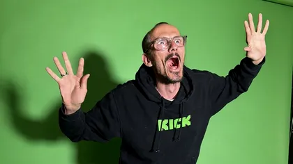 Un celebru streamer a murit în direct, după ce a stat online timp de 12 zile neîntrerupt, marcat de umilințe și abuzuri