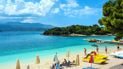 Teama românilor care merg în vacanţă în Albania. Mulţi turişti pun sub semnul întrebările cazările: „Este normal? Riscăm să rămânem fără”