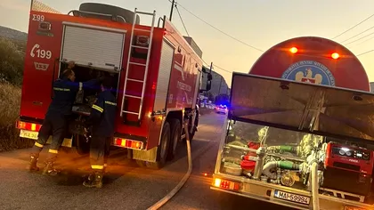 Incendiu de proporții la un complex turistic din Petroșani. Se intervine cu șase autospeciale ale pompierilor. Primele informații despre persoanele din interior