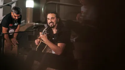 INTERVIU Flavius Buzilă, solist Hara, comediant și proaspătă senzație pe rețelele de socializare: „Sunt înjurat nonstop de fanii unei anumite direcții politice. Mă acuză că sunt plătit”