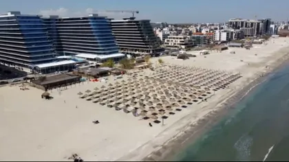 Plaja din Mamaia Nord proaspăt ”arată”, o dezamăgire. Turiştii sunt nemulţumiţi: ”Au făcut intenționat ca oamenii să nu poată sta pe nisip și să închirieze şezlonguri”