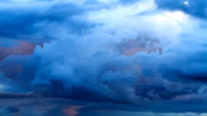 ANM a emis Cod roşu de vijelii puternice în mai multe localităţi din ţară. Unde se întoarce domul de foc? Se anunţă chiar şi 43 de grade