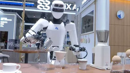 Roboții umanoizi își depășesc limitele: de la dans și gătit, la operații chirurgicale și interpretări la pian