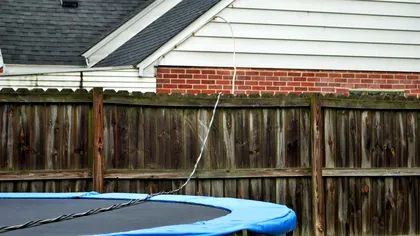 Am voie să vopsesc gardul vecinului pe partea mea? Legea de care mulţi români nu ştiu