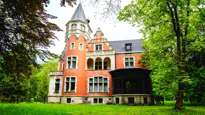 Superbul castel din România de care puţini au auzit. Rivalizează cu Peleş şi este într-o zonă superbă a ţării