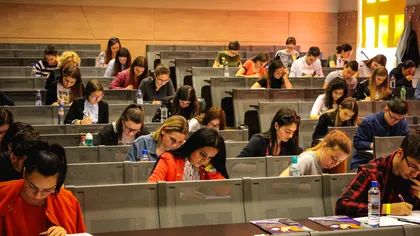 Motivul pentru care tinerii români nu se mai grăbesc să se înscrie la facultate. Unii fac alegerea vieții lor în ultimul moment