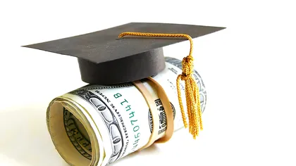 Cum se calculează bursele școlare în 2025 - 2026. Câți bani primesc elevii buni de la stat, conform noii legi