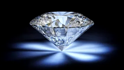 Cercetătorii au creat un diamant hexagonal cu 50% mai dur decât cel clasic