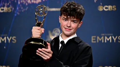 Emmy 2025: Adolescence, The Studio și The Pitt domină o seară plină de surprize. Lista completă a premiilor pentru cele mai bune seriale