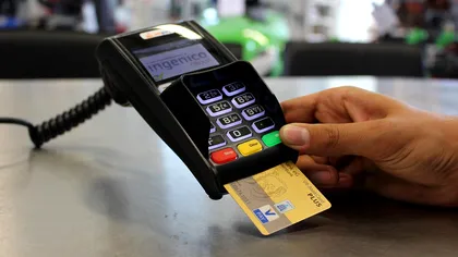 De ce să nu plăteşti cu un card de credit la supermarket. Avertismentul experţilor bancari
