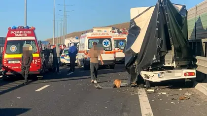 Accident grav pe DEx 12: două autoutilitare și un TIR s-au ciocnit violent. Traficul, deviat pe DN 65