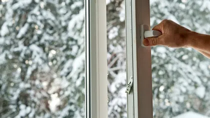Cum reglezi termopanele pentru iarnă? Butonul care îţi scade factura instant